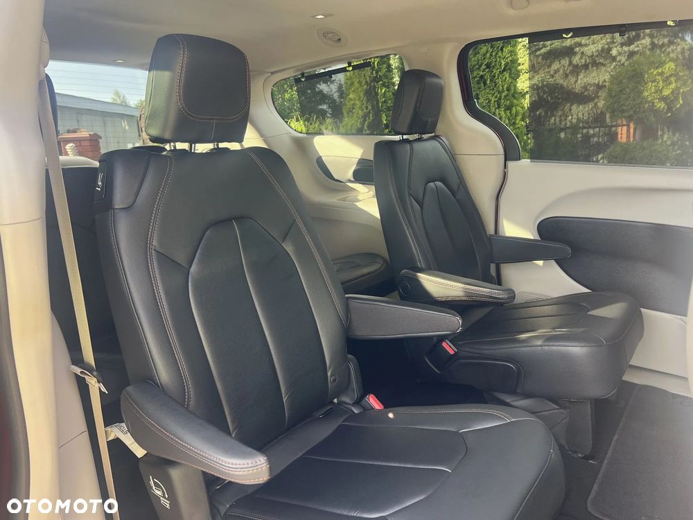 Chrysler Pacifica - 16