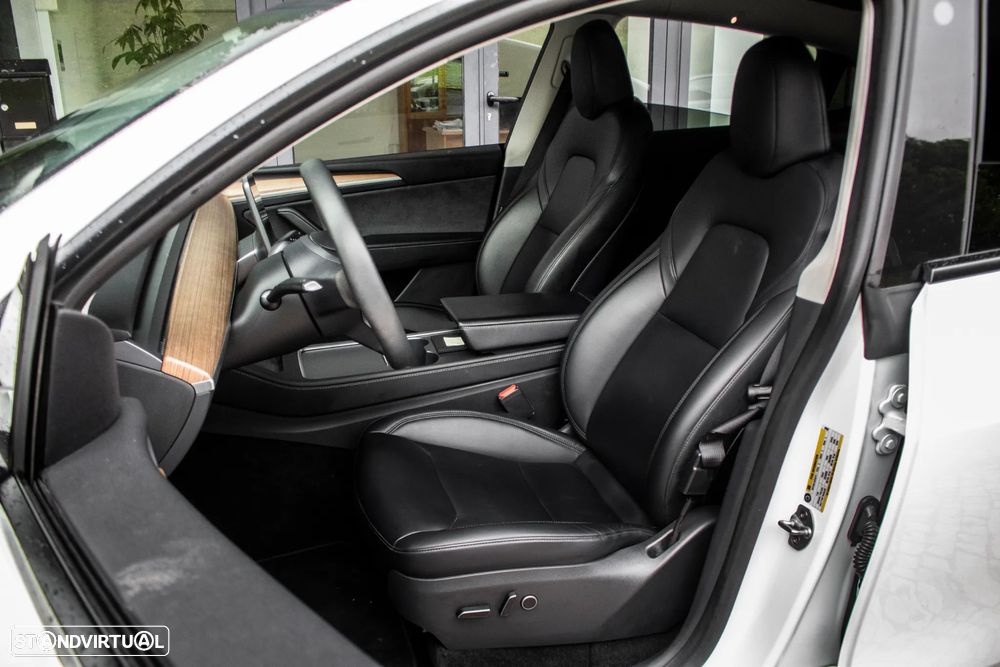 Tesla Model Y Long Range Dual Motor AWD - 19