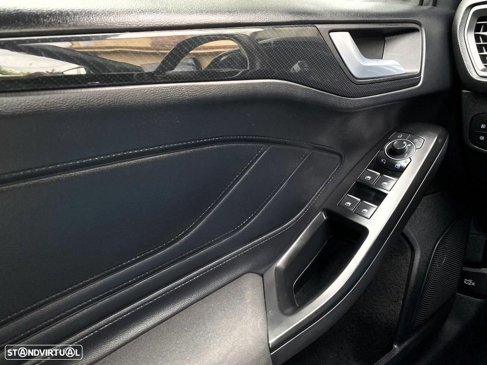 Ford Focus 1.0 EcoBoost MHEV ST-Line - 25