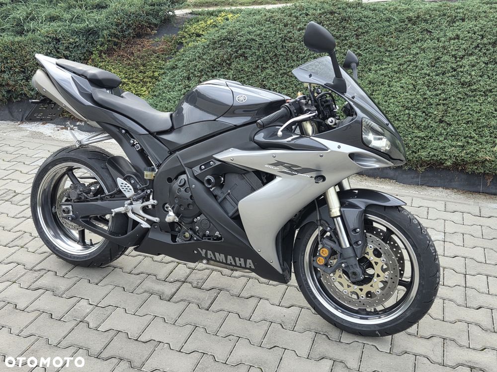 Yamaha R1 - 13