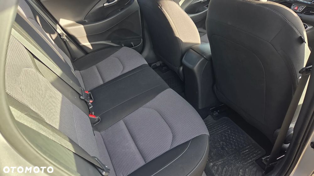 Hyundai i30 1.5 DPI Classic + - 14