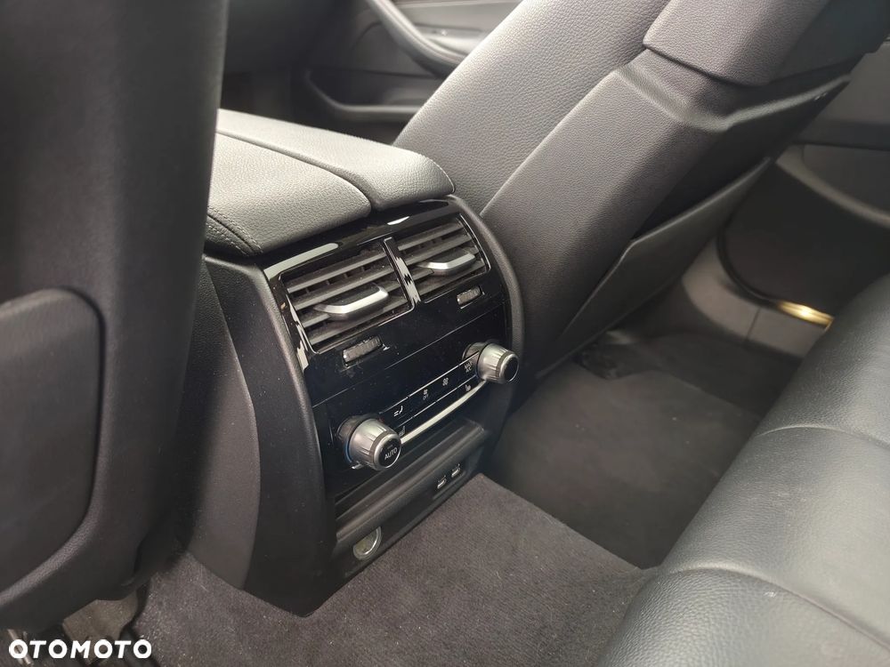 BMW Seria 5 520d xDrive Luxury Line - 10