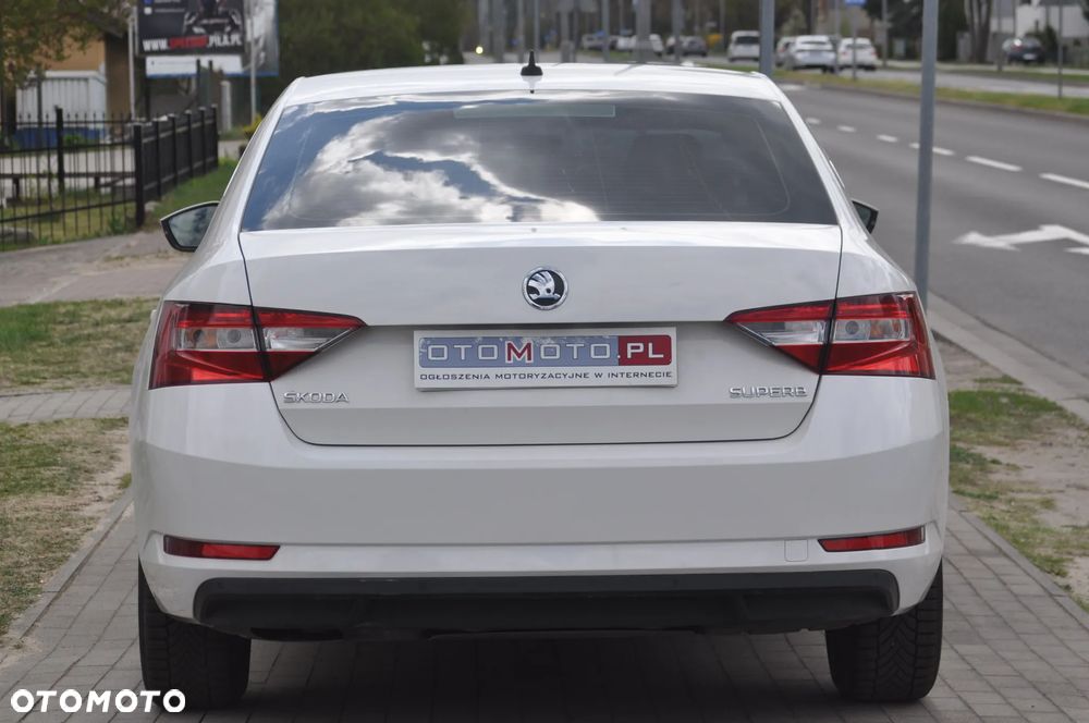 Skoda Superb 2.0 TDI Premium Edition - 8