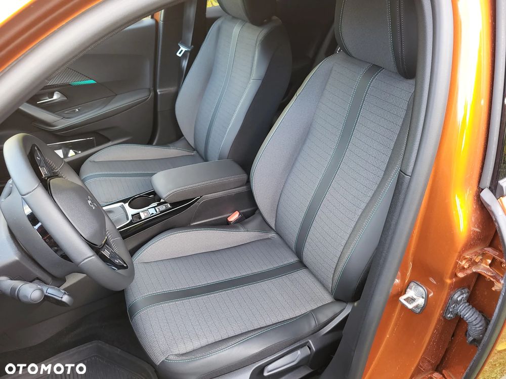 Peugeot 2008 PureTech 100 Allure S&S BVM6 - 11