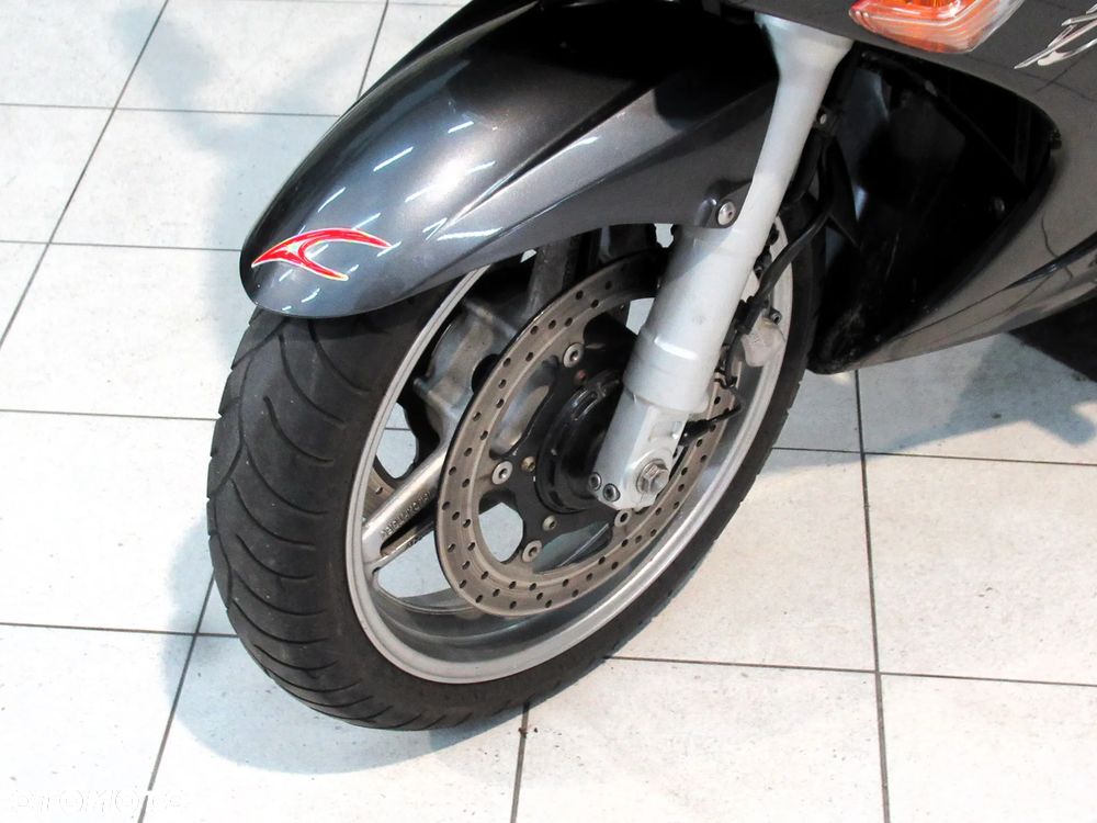 Yamaha FJR - 16