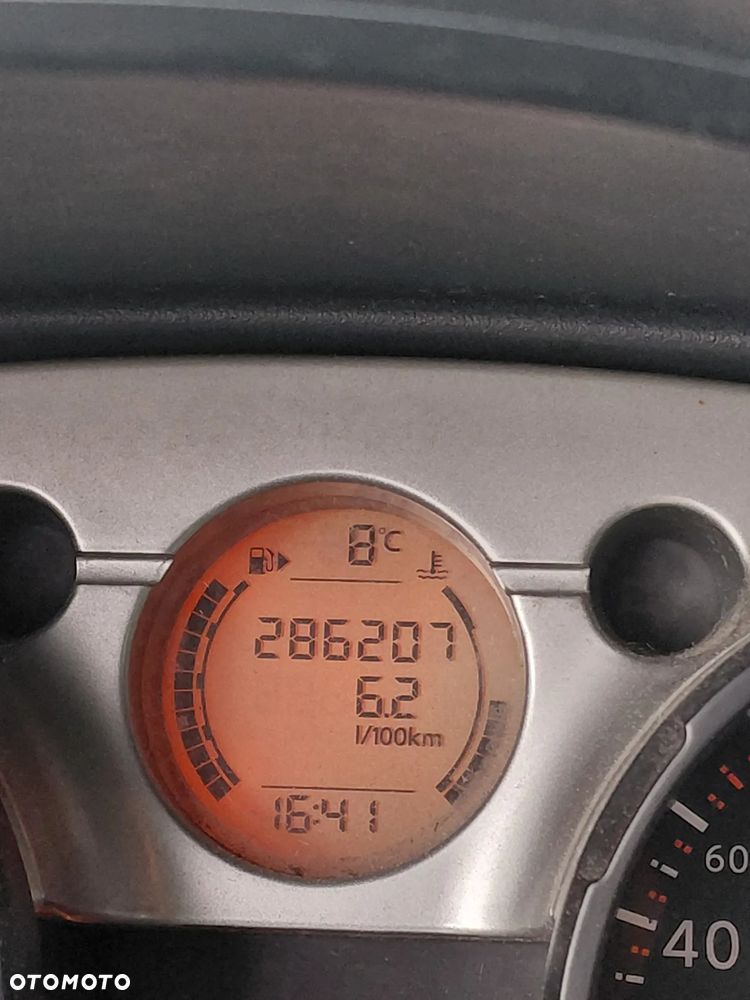 Nissan Qashqai 2.0 dCi DPF acenta - 9
