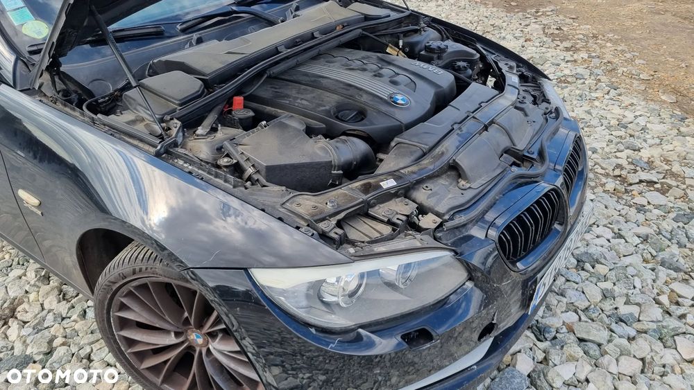 BMW Seria 3 330d xDrive - 27