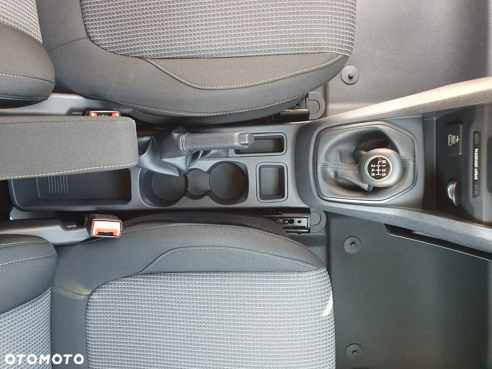 Ford Transit Courier - 16