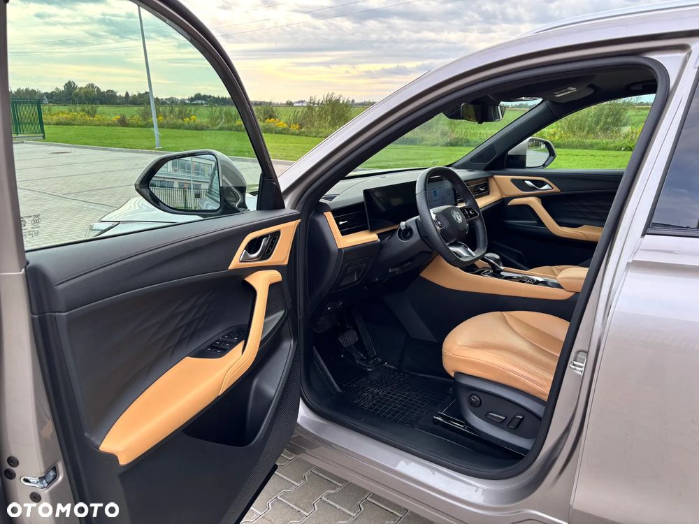 MG HS 1.5 T-GDI Exclusive DCT - 10