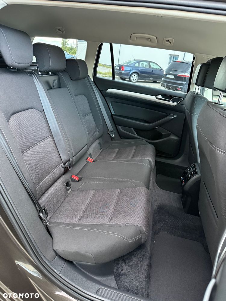 Volkswagen Passat Variant 2.0 TDI DSG (BlueMotion Technology) Trendline - 20