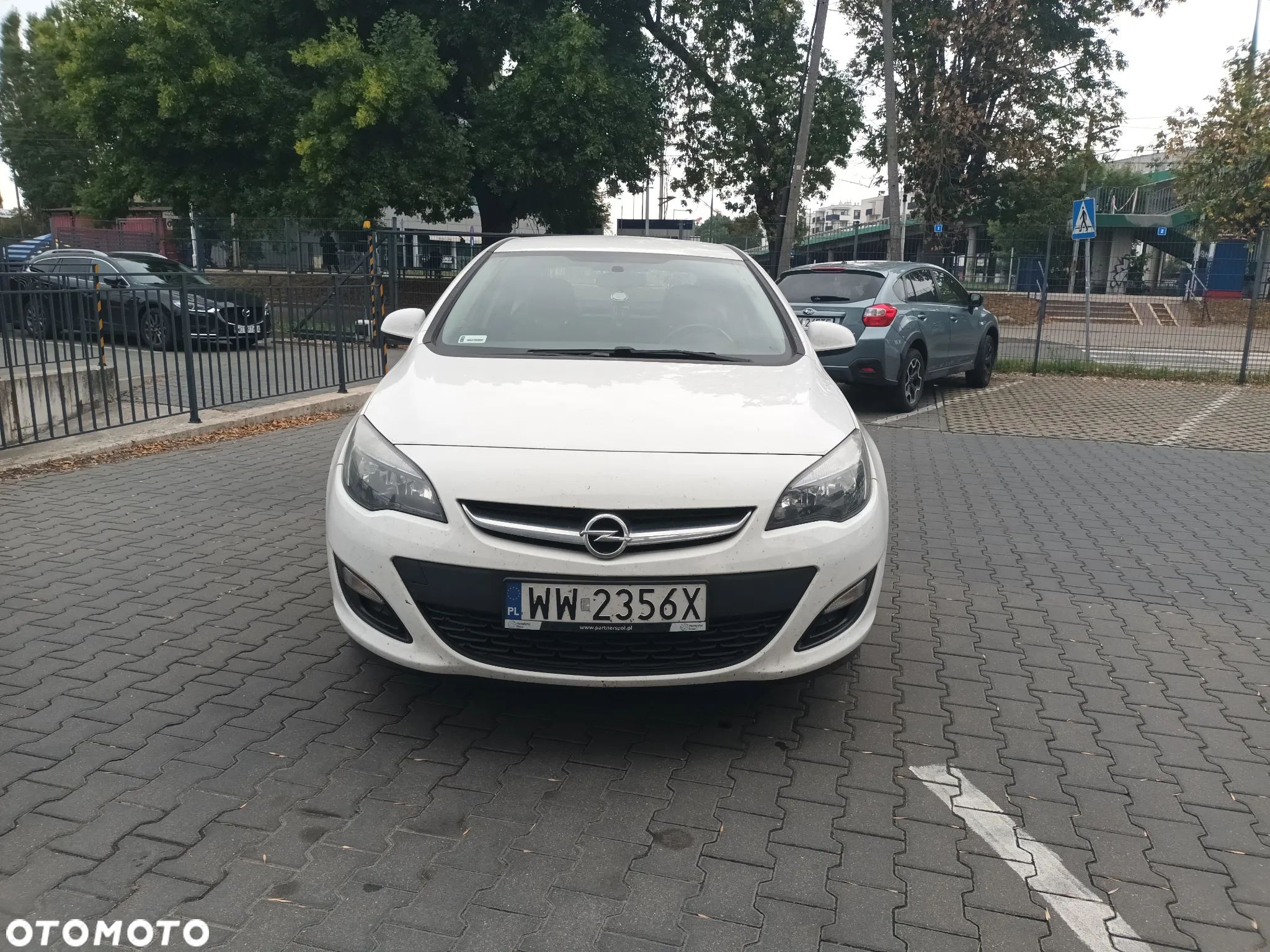 Opel Astra IV 1.4 T Active - 1