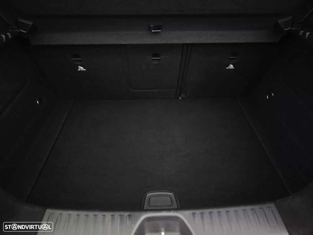 Mercedes-Benz A 180 d AMG Line - 17