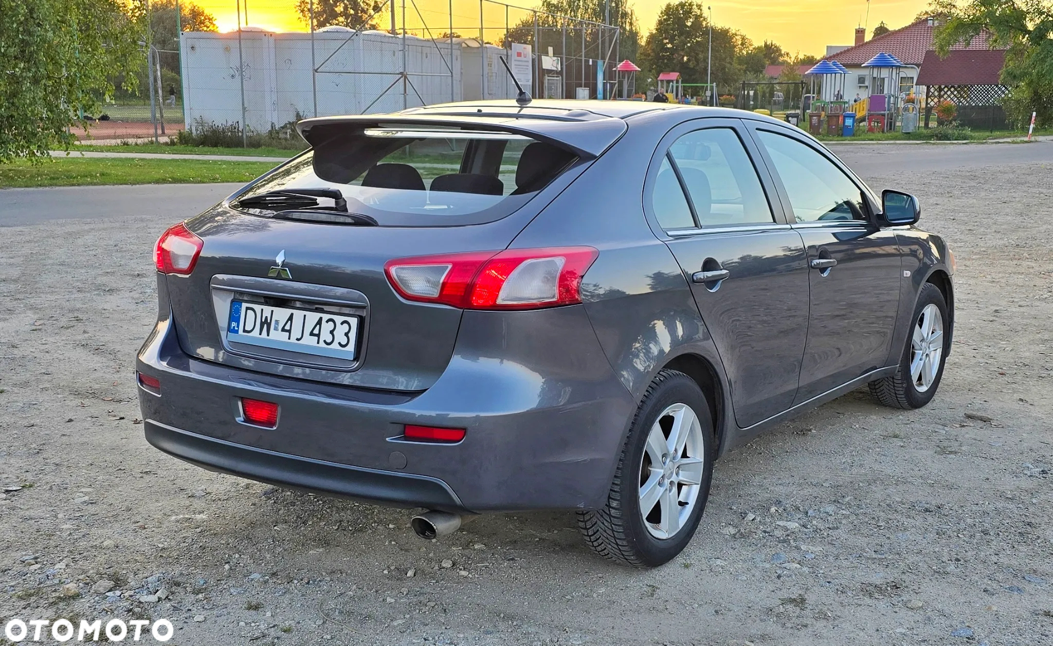 Mitsubishi Lancer 1.8 Invite - 4