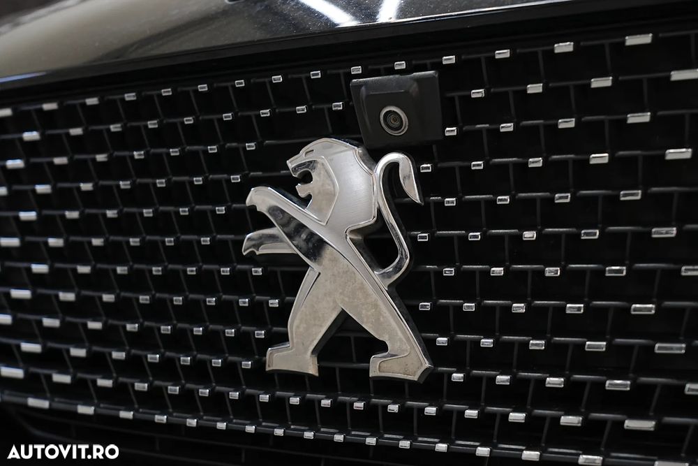 Peugeot 3008 Plug-In Hybrid 225 e-EAT8 GT - 38
