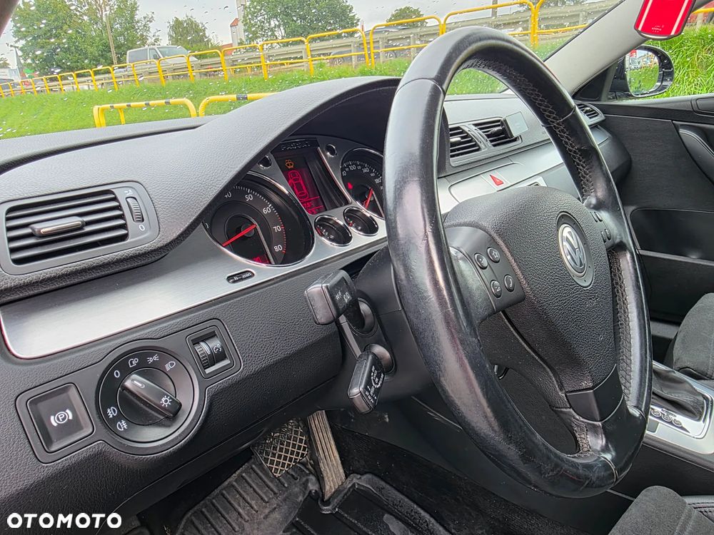 Volkswagen Passat 3.2 V6 FSI 4Motion DSG Highline - 9