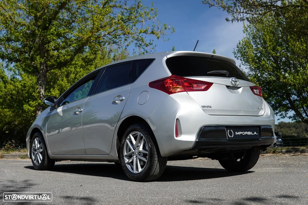 Toyota Auris 1.4 D-4D Exclusive+P.Sport - 22