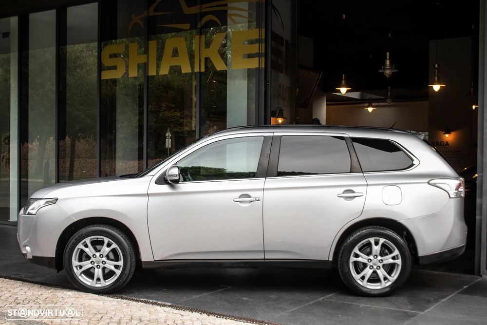 Mitsubishi Outlander 2.2 DI-D Instyle - 2
