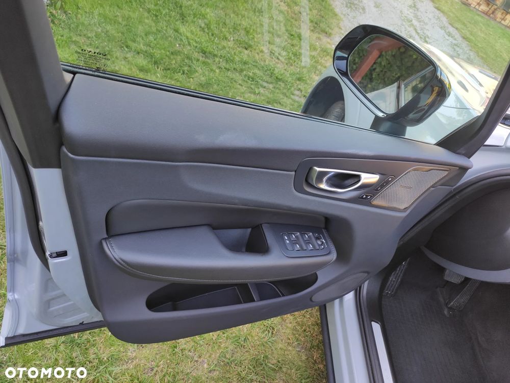 Volvo XC 60 B5 B AWD Plus Dark - 12