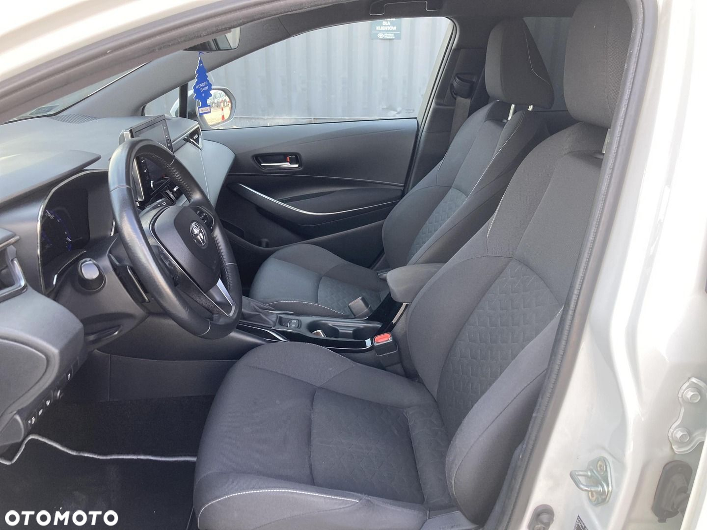 Toyota Corolla 2.0 Hybrid Comfort - 26