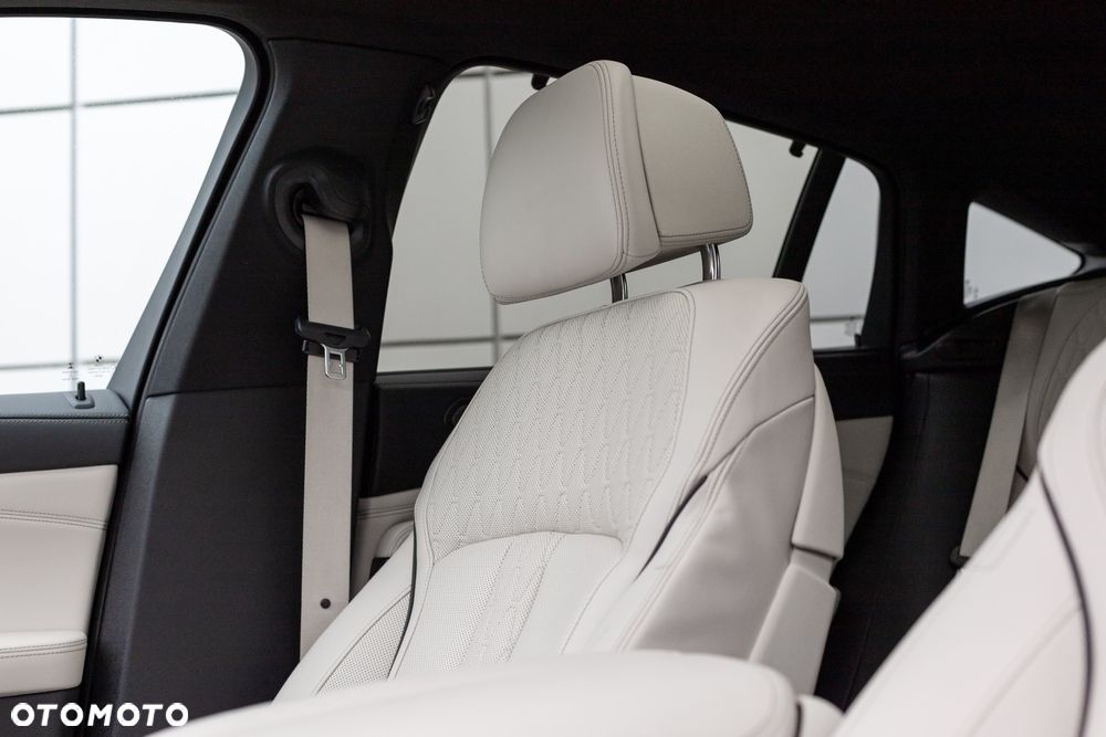 BMW X6 xDrive40d mHEV - 22