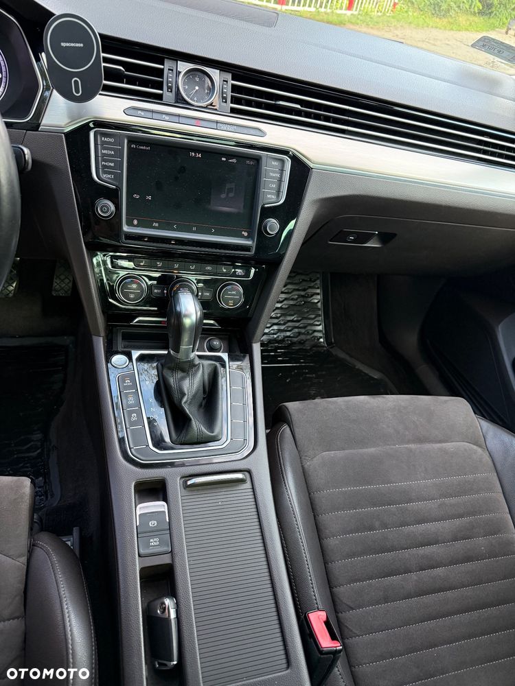 Volkswagen Passat - 16