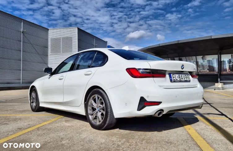 BMW Seria 3 318d Sport Line - 2