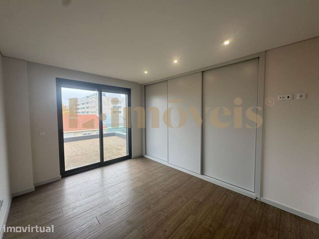 APARTAMENTO T4, NOVO COM TERRAÇO, NA BOAVISTA, PORTO. - Grande imagem: 5/12