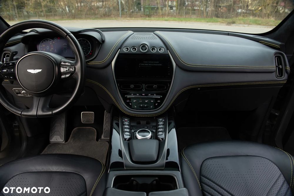 Aston Martin DBX - 28