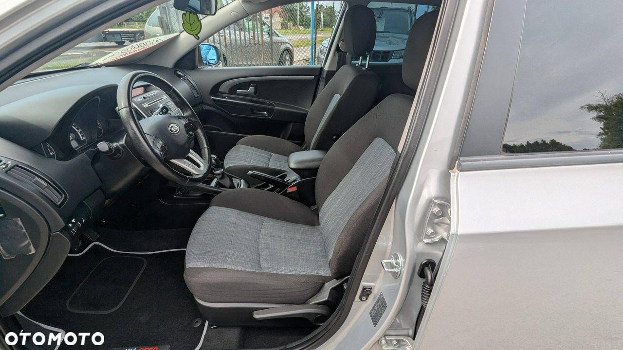 Kia Ceed - 12