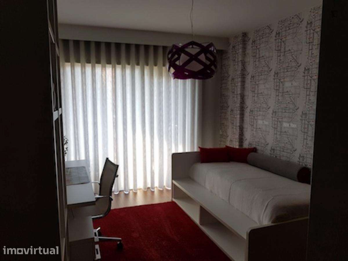 Quarto - localizado em São Pedro da Afurada Porto - Grande imagem: 3/12
