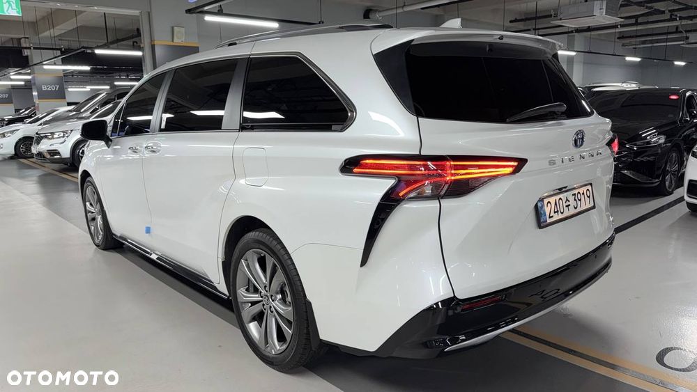 Toyota Sienna - 5