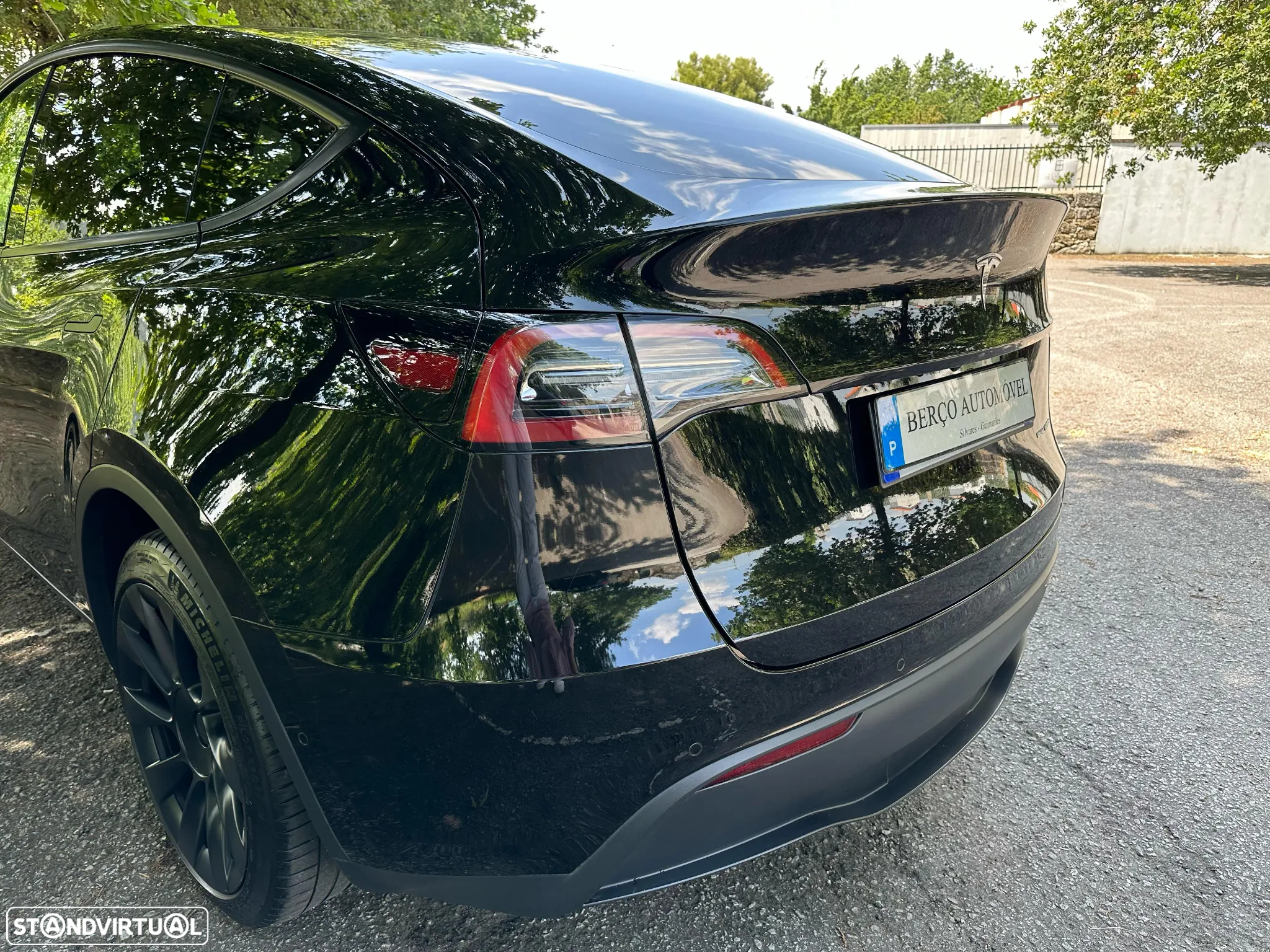 Tesla Model Y Long Range Dual Motor AWD - 15