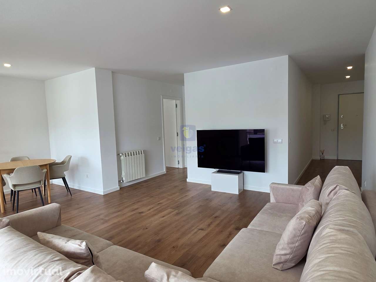 Apartamento semi-novo, T2, 2 WC, box p/ 2 carros e arrumos, em Leiria - Grande imagem: 5/36