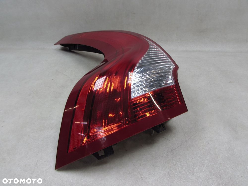 VOLVO XC60 08-17 LAMPA TYL LEWA 89504240 - 1