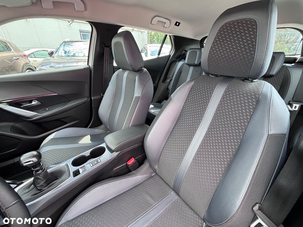 Peugeot 2008 PureTech 100 Stop&Start Allure - 19