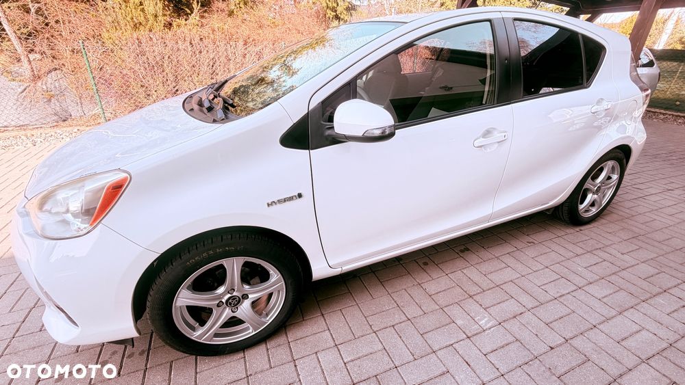 Toyota Prius (Hybrid) - 10