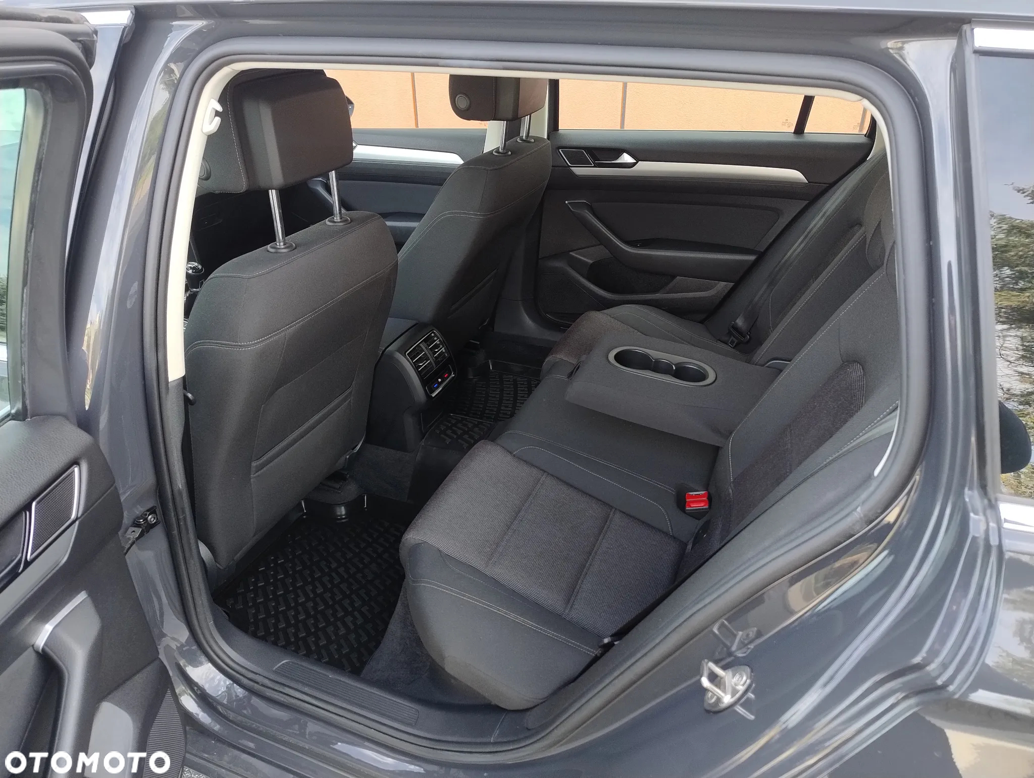 Volkswagen Passat Variant 2.0 TDI (BlueMotion Technology) Trendline - 21
