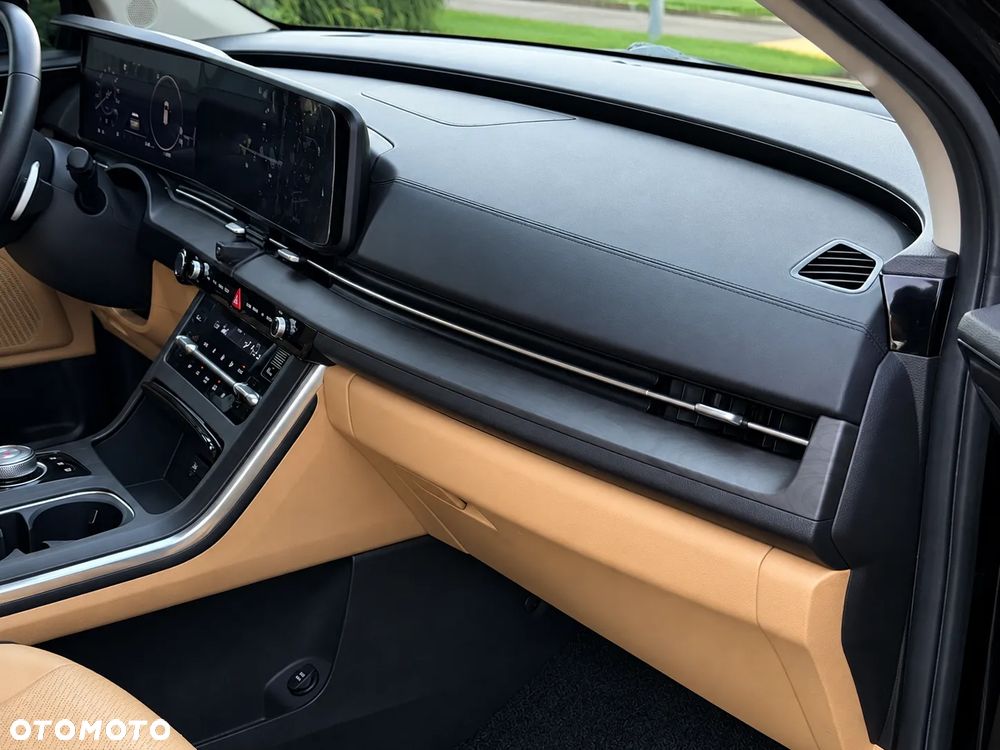 Kia Carnival - 18