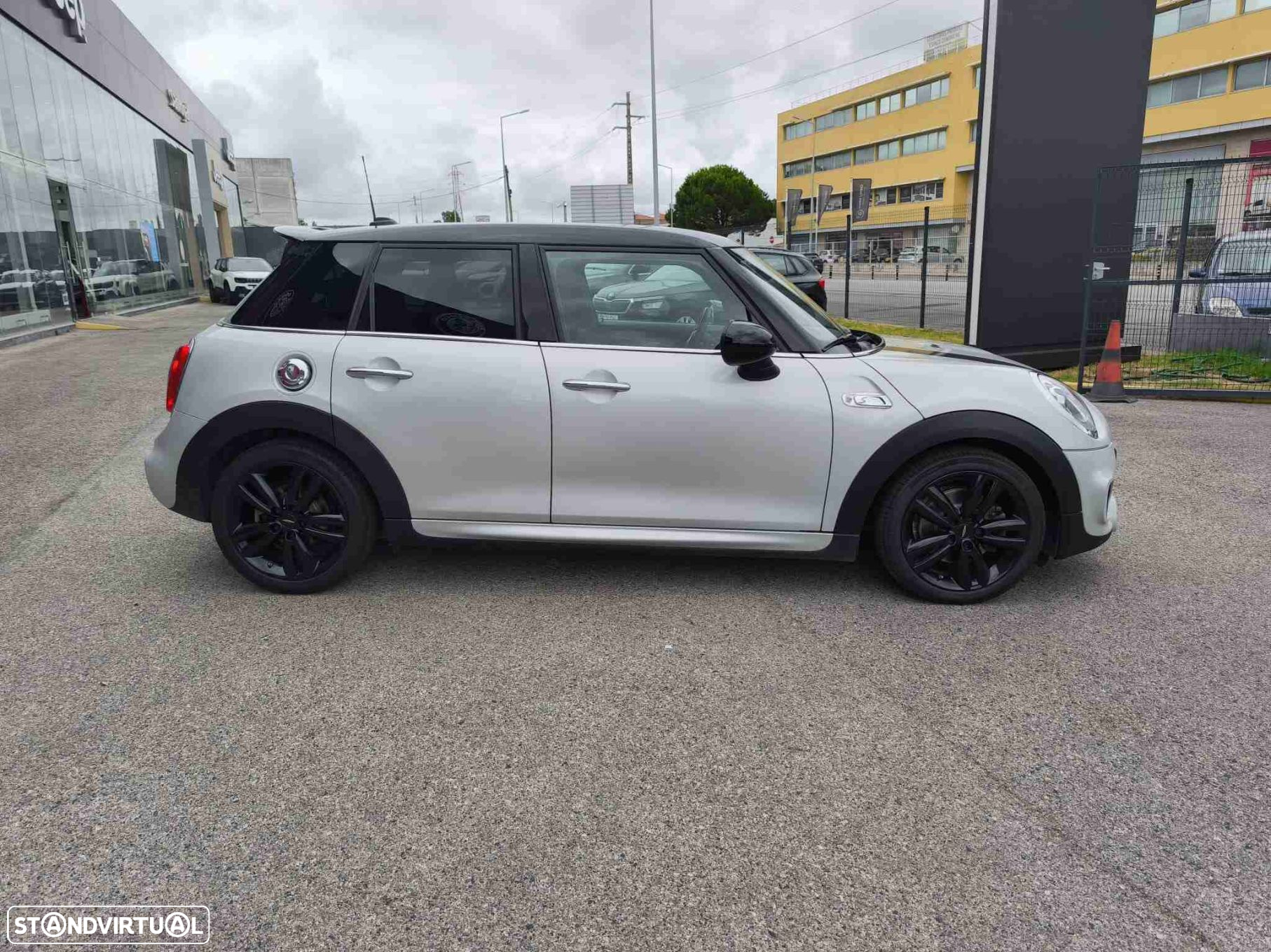 MINI 5 Portas Cooper SD Auto Desportiva - 4