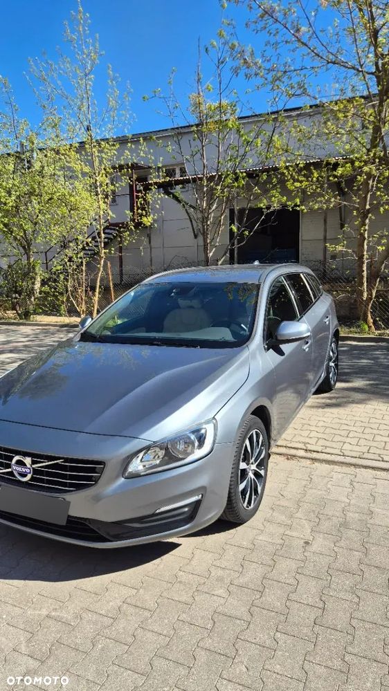Volvo V60 T3 Drive-E Dynamic Edition (Momentum) - 2