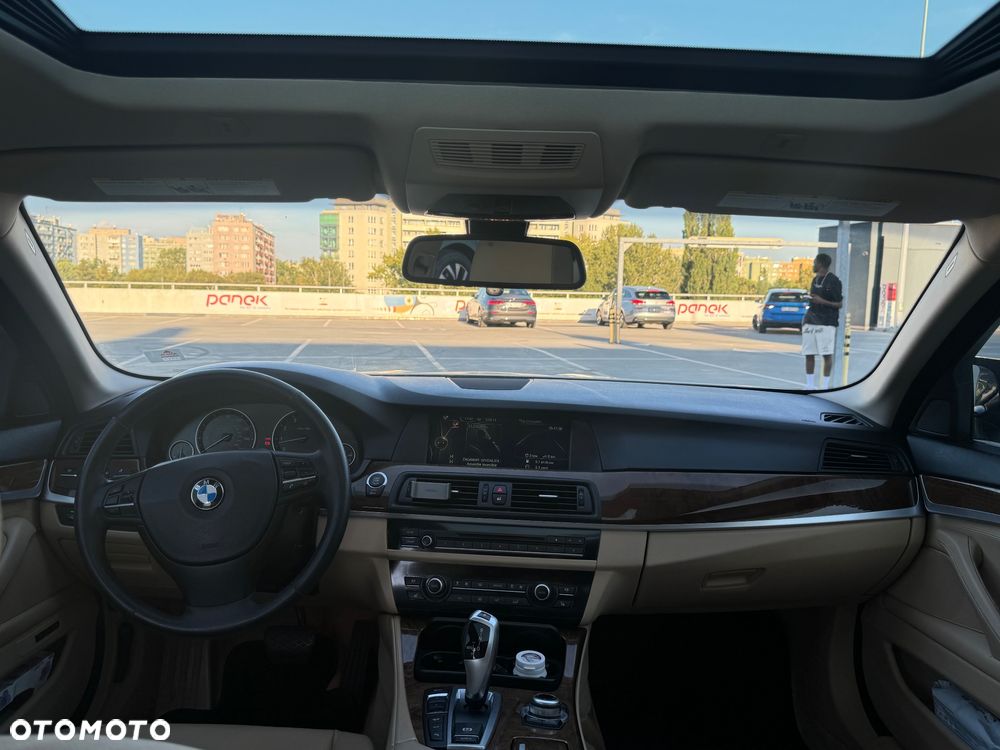 BMW Seria 5 528i xDrive - 9