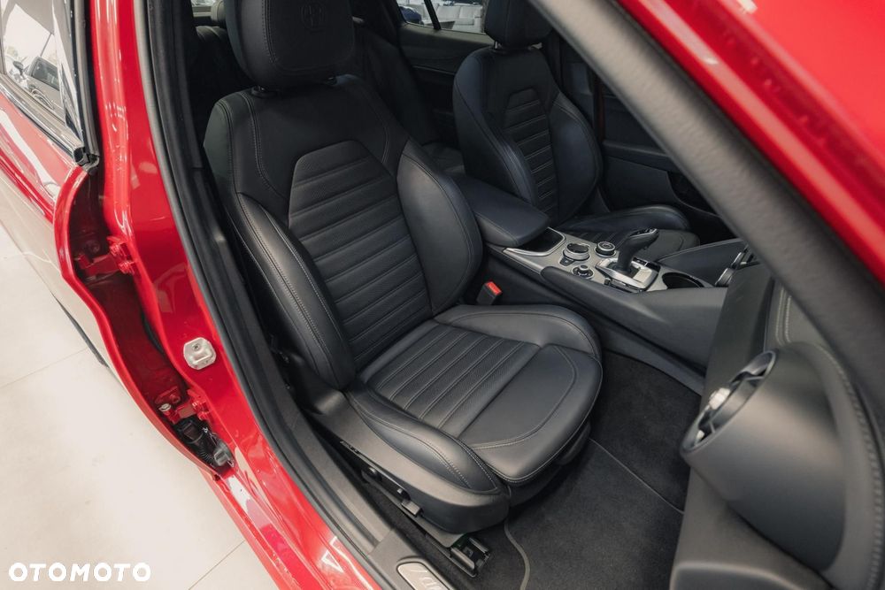 Alfa Romeo Giulia 2.0 Turbo Veloce Q4 - 16