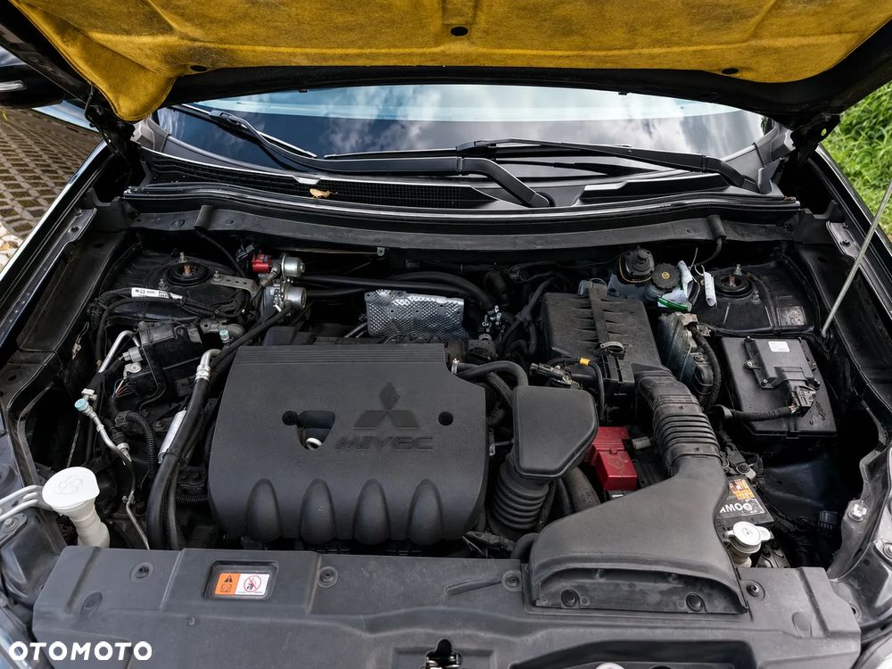 Mitsubishi Outlander 2.0 Intense + CVT - 16