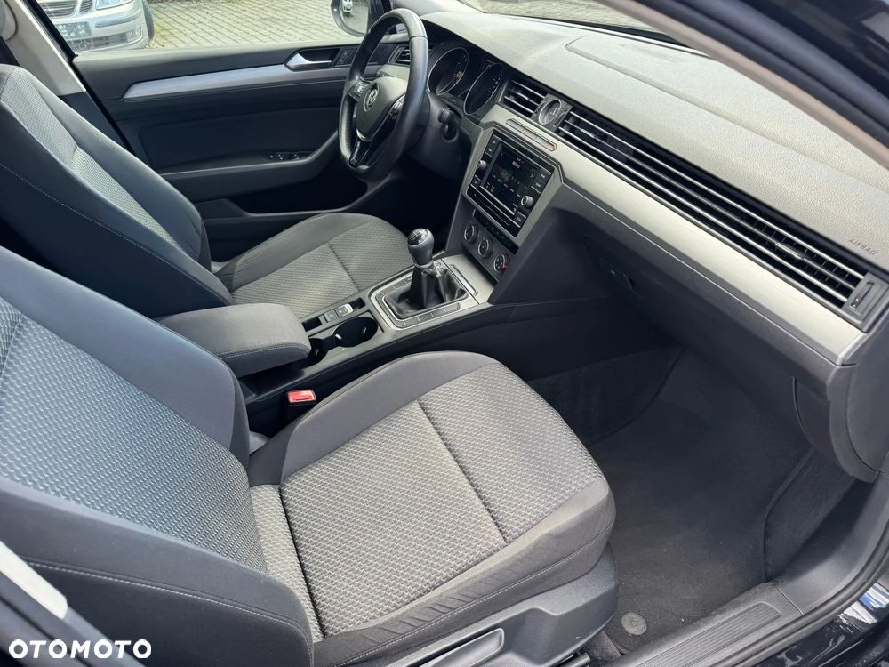 Volkswagen Passat - 12