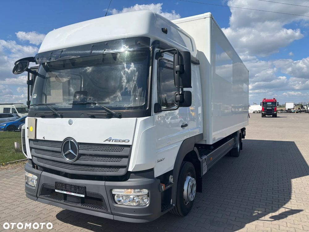 Mercedes-Benz ATEGO 1227 kontener z windą ,  kabina sypialna , webasto, klimatyzacja, niski przebieg , bezwypadkowy. (nie 1224, 1230) - 3