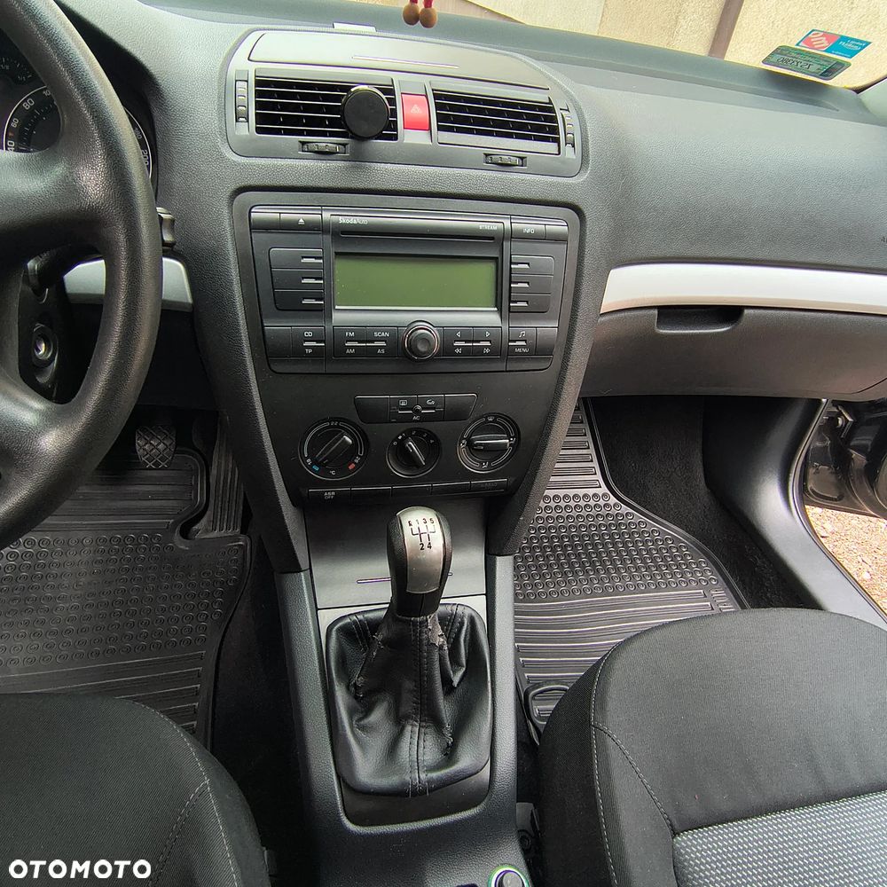 Skoda Octavia 1.6 FSI Classic - 14