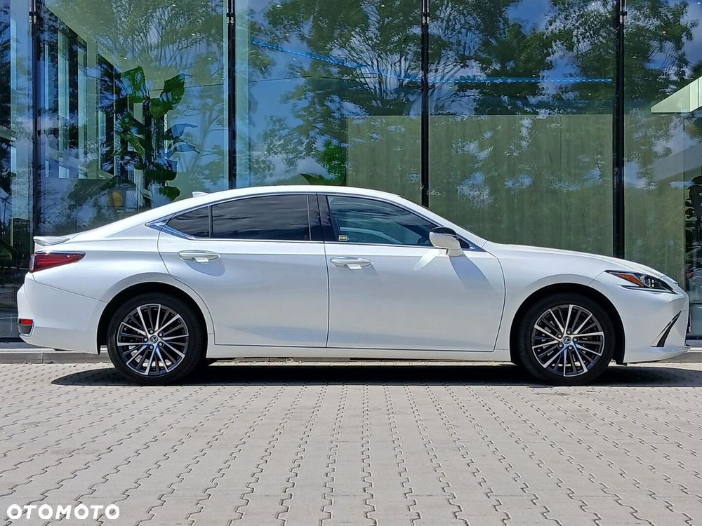 Lexus ES - 4