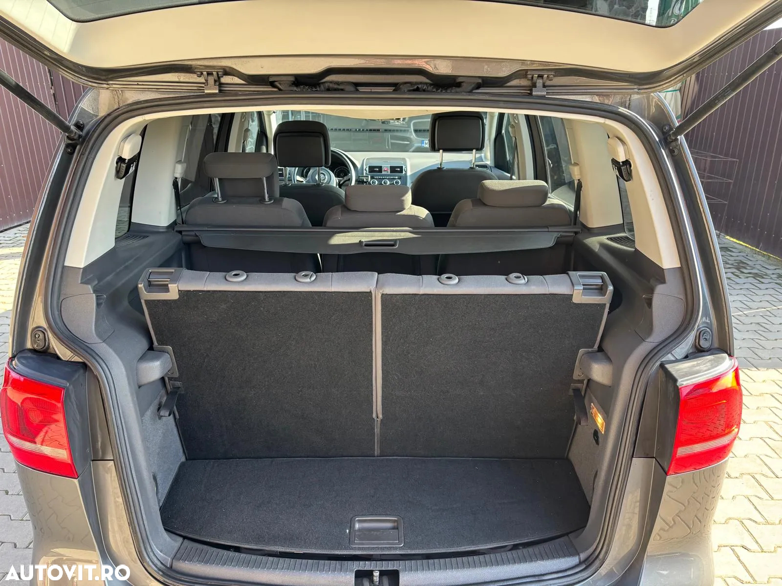 Volkswagen Touran 1.6 TDI BlueMotion Technology Comfortline - 8