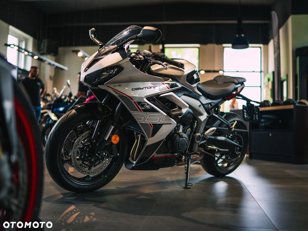 Triumph Daytona - 18