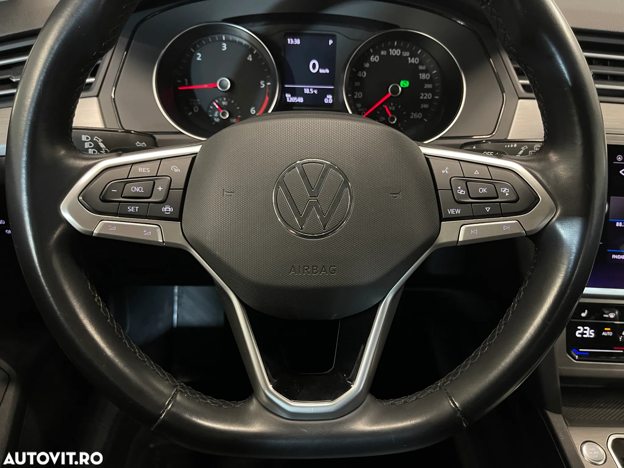 Volkswagen Passat Variant 2.0 TDI DSG Advance - 23